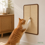 Tapete Arranhador de Sisal para Gatos com Bolinha em uso na parede