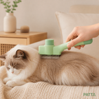 Escova autolimpante PATTA em uso no gato